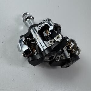 Wellgo Clipless Bike Pedals Black Alloy Steel 9/16 Axle Universal SPD Cycling